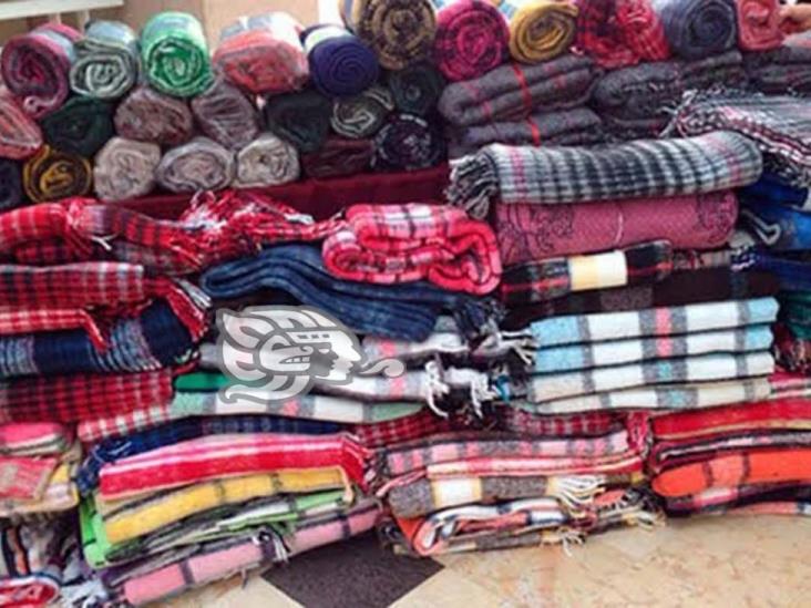 Llaman párroco y Cáritas de Misantla a donar cobertores para personas vulnerables