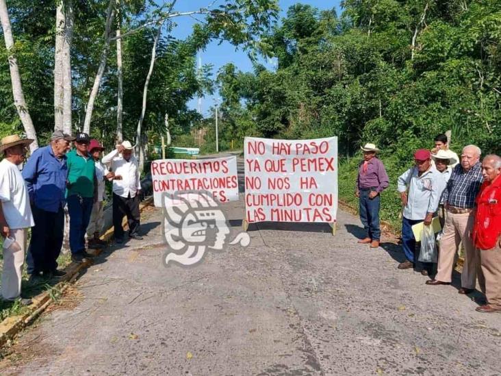 Se cumple una semana del bloqueo afuera de instalaciones de Pemex, en Papantla