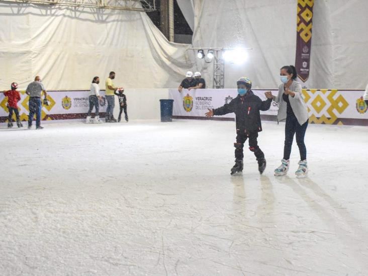 Festival Navideño sobre hielo en la “Margarita Maza de Juárez”