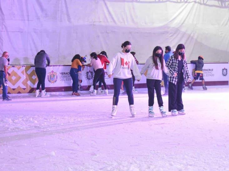 Festival Navideño sobre hielo en la “Margarita Maza de Juárez”