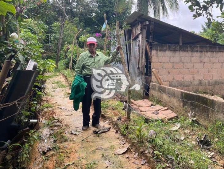 Con amenazas y engaños, despojan de su hogar a don Epifanio