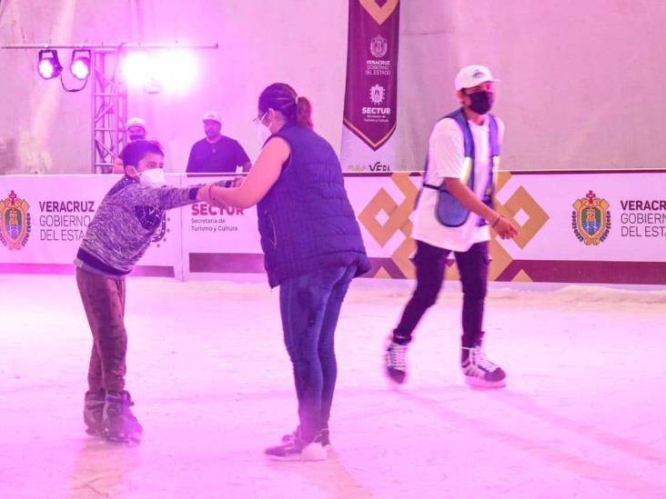 Festival Navideño sobre hielo en la “Margarita Maza de Juárez”