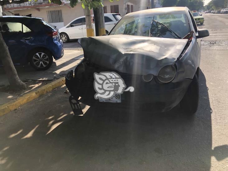 Accidente vehicular en colonia Centro de Veracruz