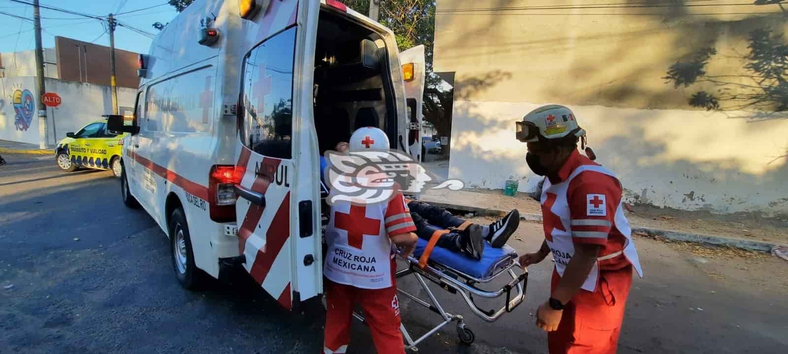 Se derrapa joven motociclista en el puerto