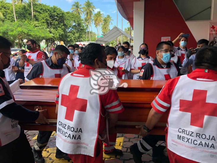 En Veracruz, despiden a Rocky, técnico en urgencias de la Cruz Roja