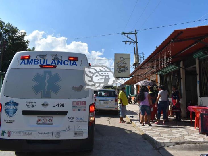 Comerciante es auxiliado en el barrio Nuevo de Acayucan