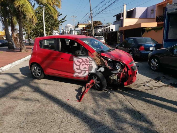Ebrio conductor causa aparatoso accidente en Veracruz