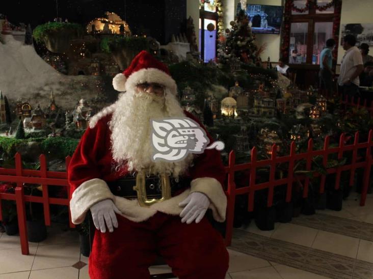 Llega Santa Claus al centro de Veracruz