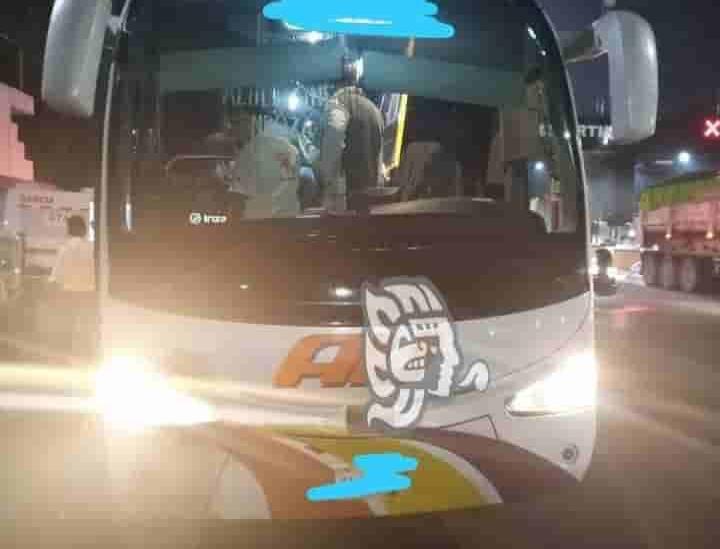 Sujetos armados asaltan autobús con 80 pasajeros, en autopista Orizaba-Córdoba