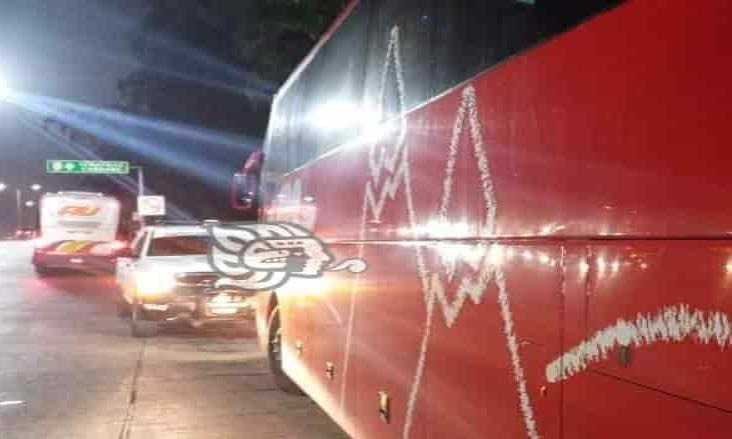 Sujetos armados asaltan autobús con 80 pasajeros, en autopista Orizaba-Córdoba