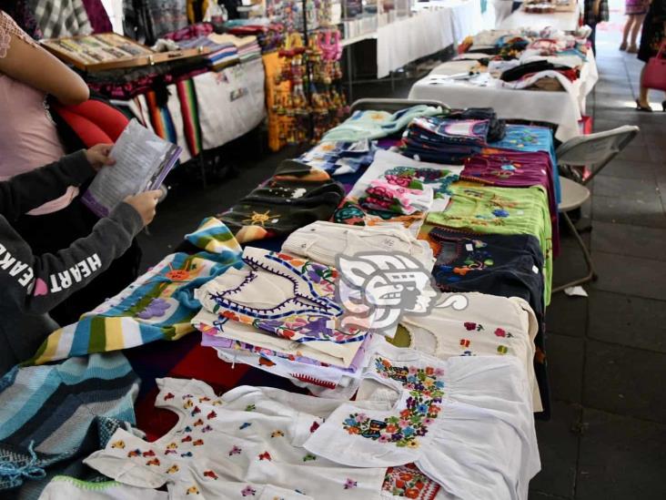 Pandemia obliga a los artesanos de Papantla a abandonar bordados