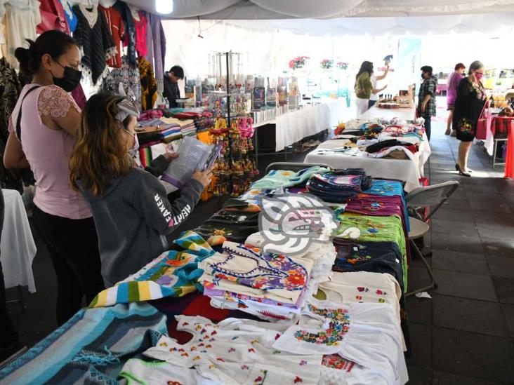 Pandemia obliga a los artesanos de Papantla a abandonar bordados