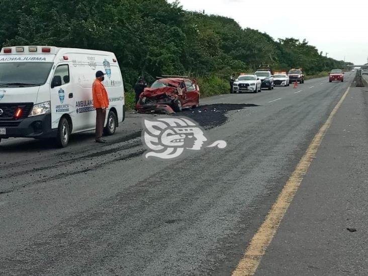 Conductora pierde la vida tras chocar con camión de volteo