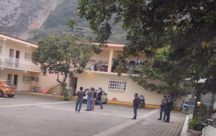 Hallan cuerpo de hombre al interior de cuarto de hotel en Huiloapan