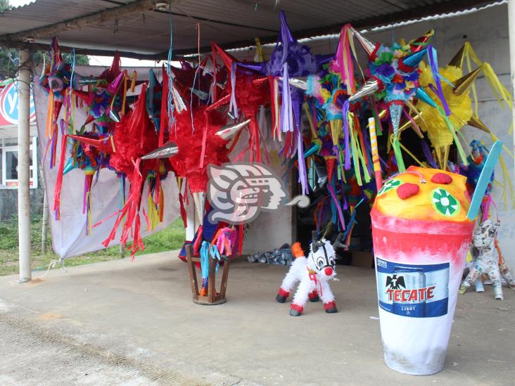 Piñatas, las más buscadas para festividades de aguadulceños