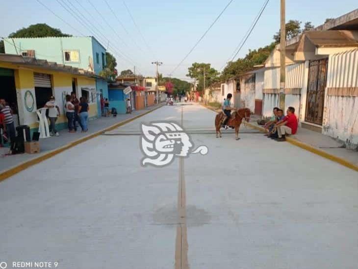 Inauguran pavimentación de calle en Puente Jula