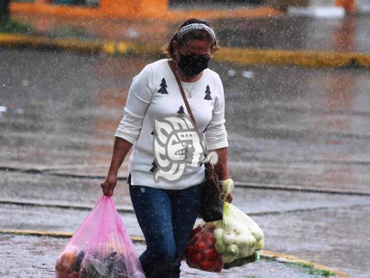 Chubasco sorprende a porteños; sin daños en mercados por ‘norte’