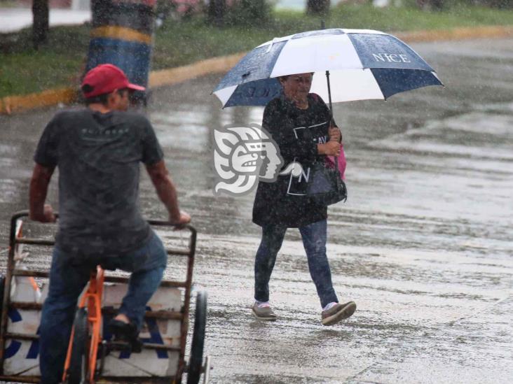 Chubasco sorprende a porteños; sin daños en mercados por ‘norte’