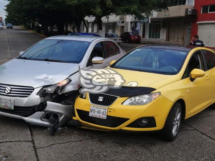 Choque entre dos particulares en el Centro de Coatzacoalcos