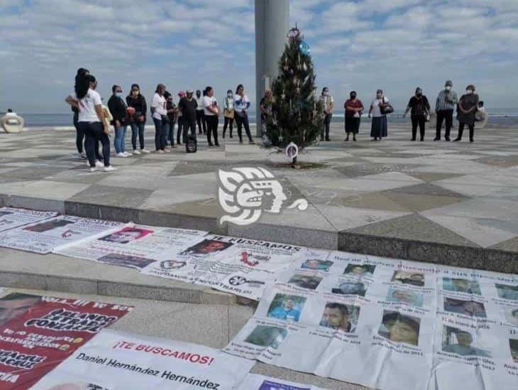 Colectivos instalan árbol de la memoria por los desaparecidos en Veracruz