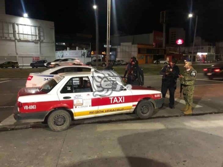 Atrapan a tres sujetos tras cometer atraco en local de Veracruz