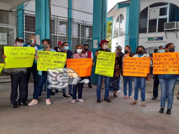 En Chinameca, se manifiestan empleados municipales por falta de pago de aguinaldo