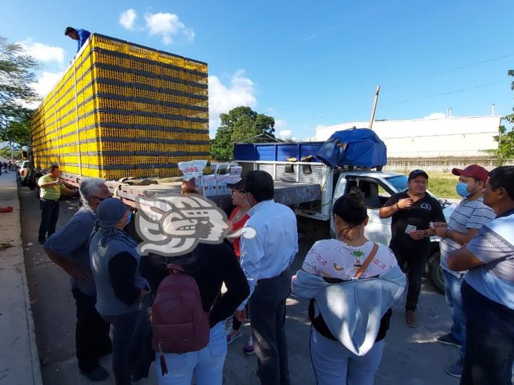 Unefa entrega gallinas ponedoras en Misantla