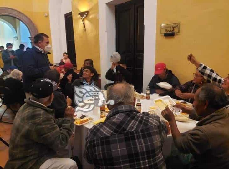 Cerca de 200 personas en pobreza extrema, disfrutan cena de Navidad en Orizaba