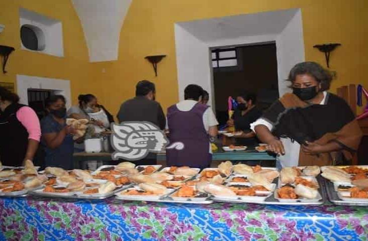 Cerca de 200 personas en pobreza extrema, disfrutan cena de Navidad en Orizaba