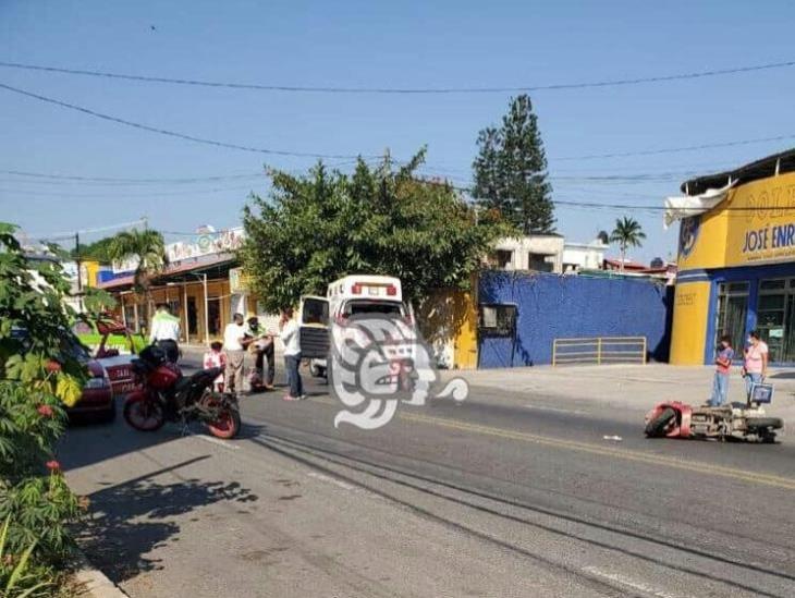 Choque frontal entre taxi y moto en Cardel 