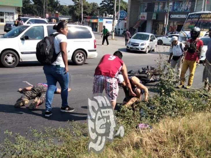 Chocan dos motos en Tejería; 4 heridos