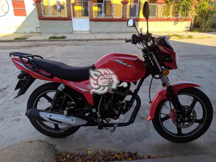 Roban motocicleta en domicilio en Acayucan 