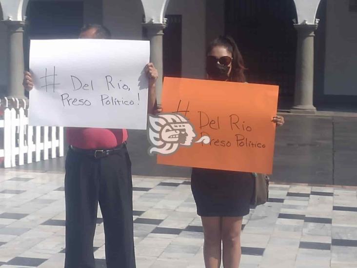 En el Zócalo de Veracruz, claman libertad de José Manuel, secretario de la Jucopo