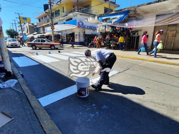 Inició el balizamiento de calles y avenidas de Agua Dulce