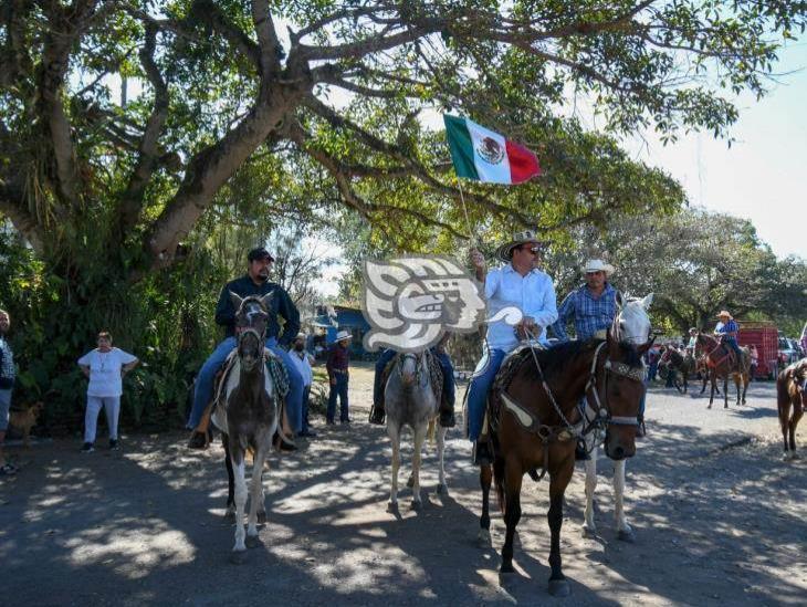 Cabalgata en honor a la Virgen en Mata de Jobo