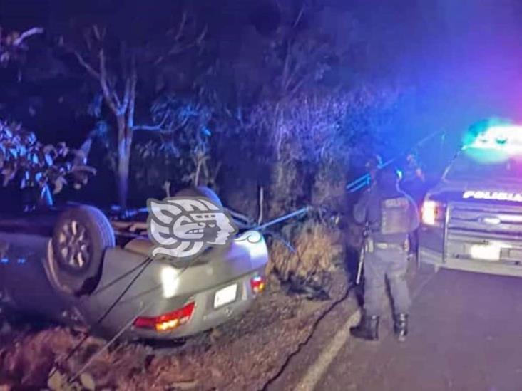 Volcadura de vehículo sobre la Misantla-Martínez de la Torre deja dos lesionados