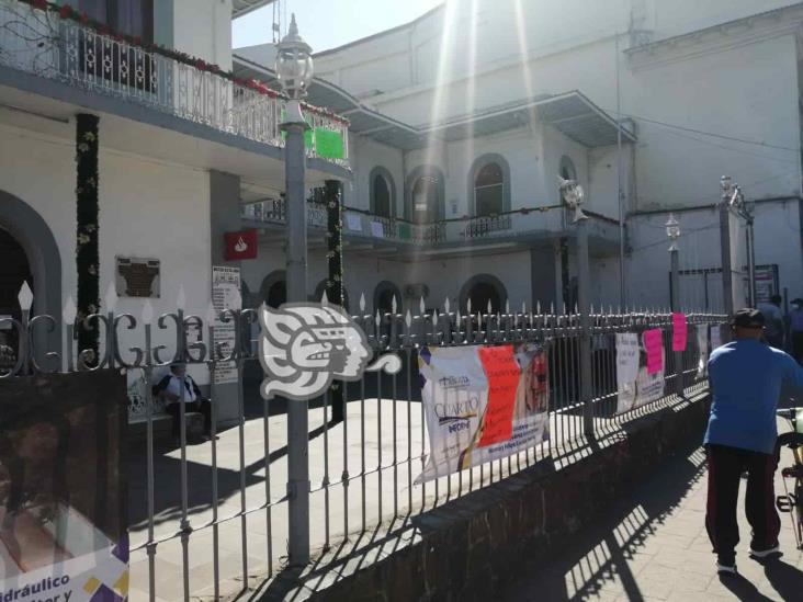 Trabajadores protestan en Palacio de Gobierno de Mendoza; exigen pago de quincenas