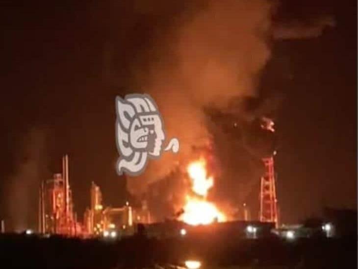 Explosión en Refinería Lázaro Cárdenas; incendio bajo control: PC