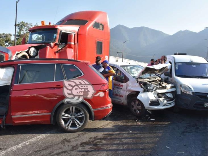 Choque múltiple dejó daños materiales y cierre vehicular en Río Blanco