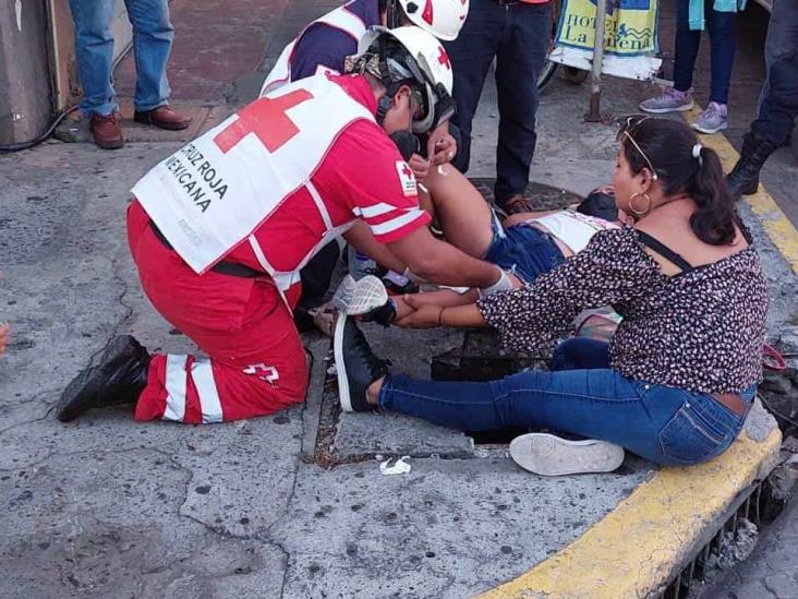 Niña cae a registro sin tapa en centro histórico