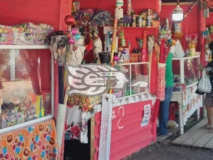Vendedores de pirotecnia reportan bajas ventas en Las Choapas