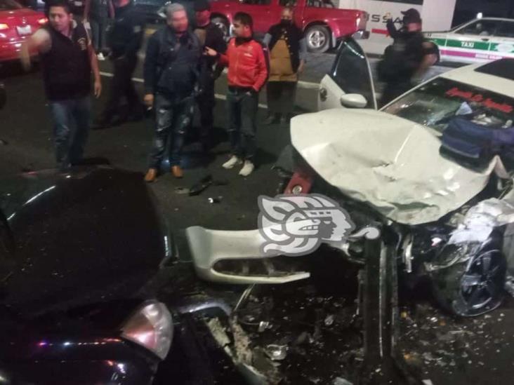 Aparatoso accidente frente a la Nissan de Plaza Américas, en Xalapa