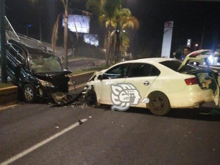 Aparatoso accidente frente a la Nissan de Plaza Américas, en Xalapa