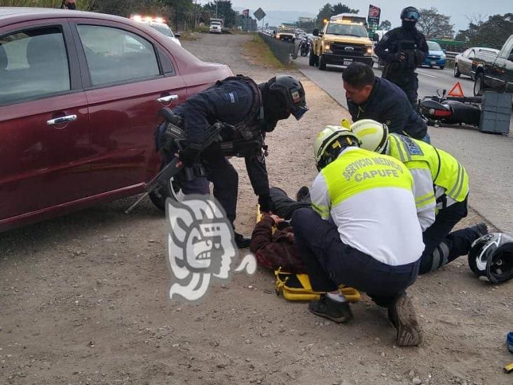 Motociclista resulta herido tras impactarse contra automóvil en la Córdoba-Veracruz