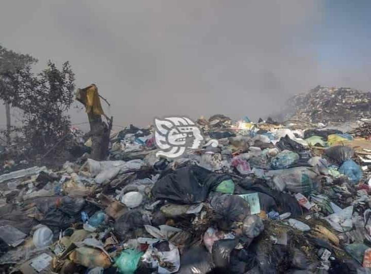 Sin control, incendio en tiradero de basura a cielo abierto en  Lerdo de Tejada