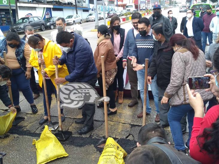 Arrancan programa de bacheo en avenidas de Coatzacoalcos