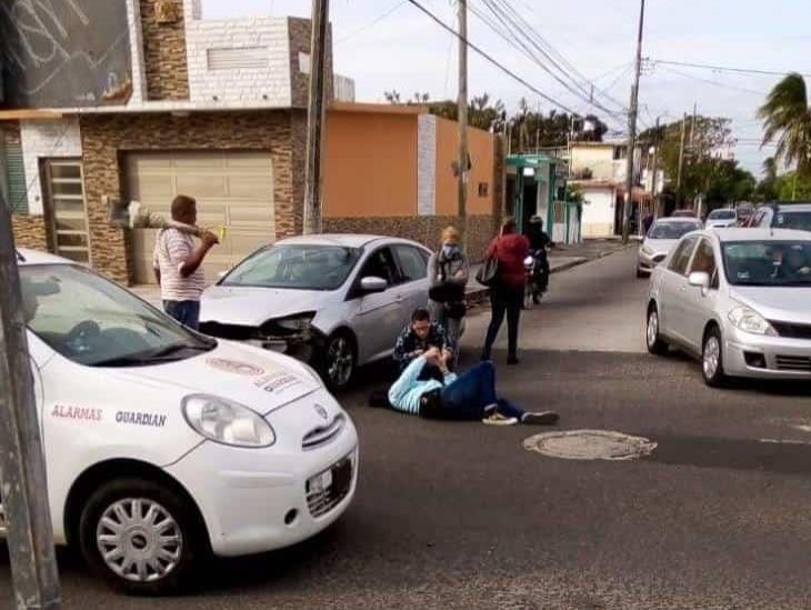 Joven resulta lesionado tras sufrir accidente en calles de Veracruz