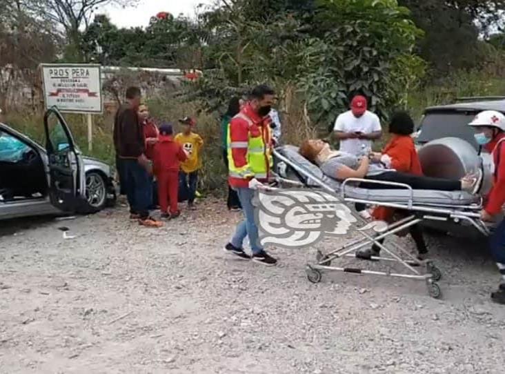 Choque frontal en Cuitláhuac deja 4 personas lesionadas