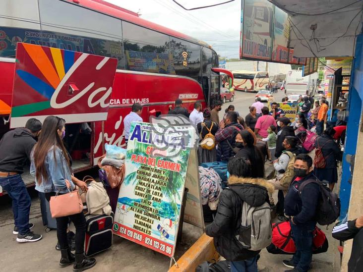 Tras festejos, veracruzanos regresan a trabajar al norte