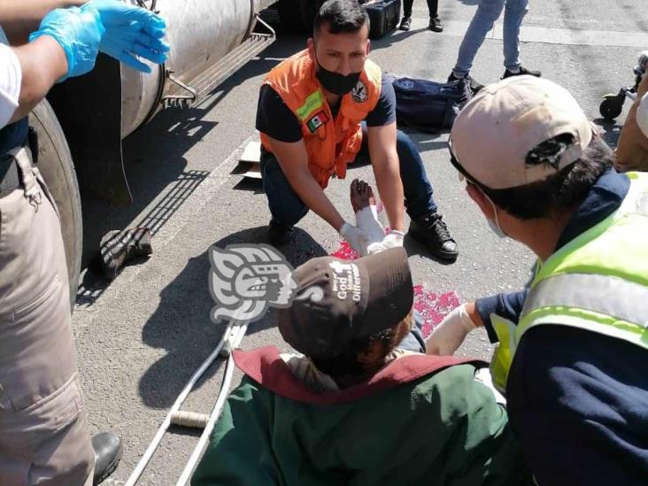 Hombre con discapacidad, grave tras ser atropellado por camión cañero en Fortín